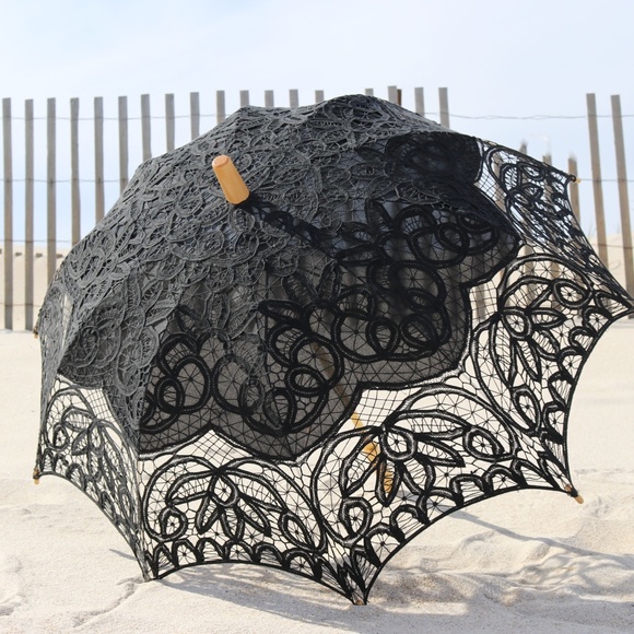 Host Pick! ๐ Beautiful Brand New Batten Lace Parasols ๐โ๏ธ - Picture 5 of 16